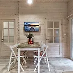 Resort Arenda Apartamenty&domki Caloroczne *