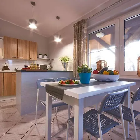 Arenda Apartamenty&domki Caloroczne אתר נופש *