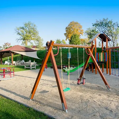 Resort Arenda Apartamenty&domki Caloroczne *