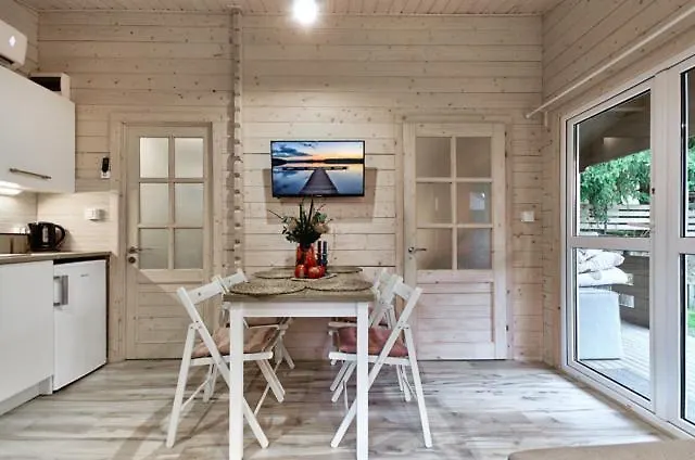 Resort Arenda Apartamenty&domki Caloroczne *